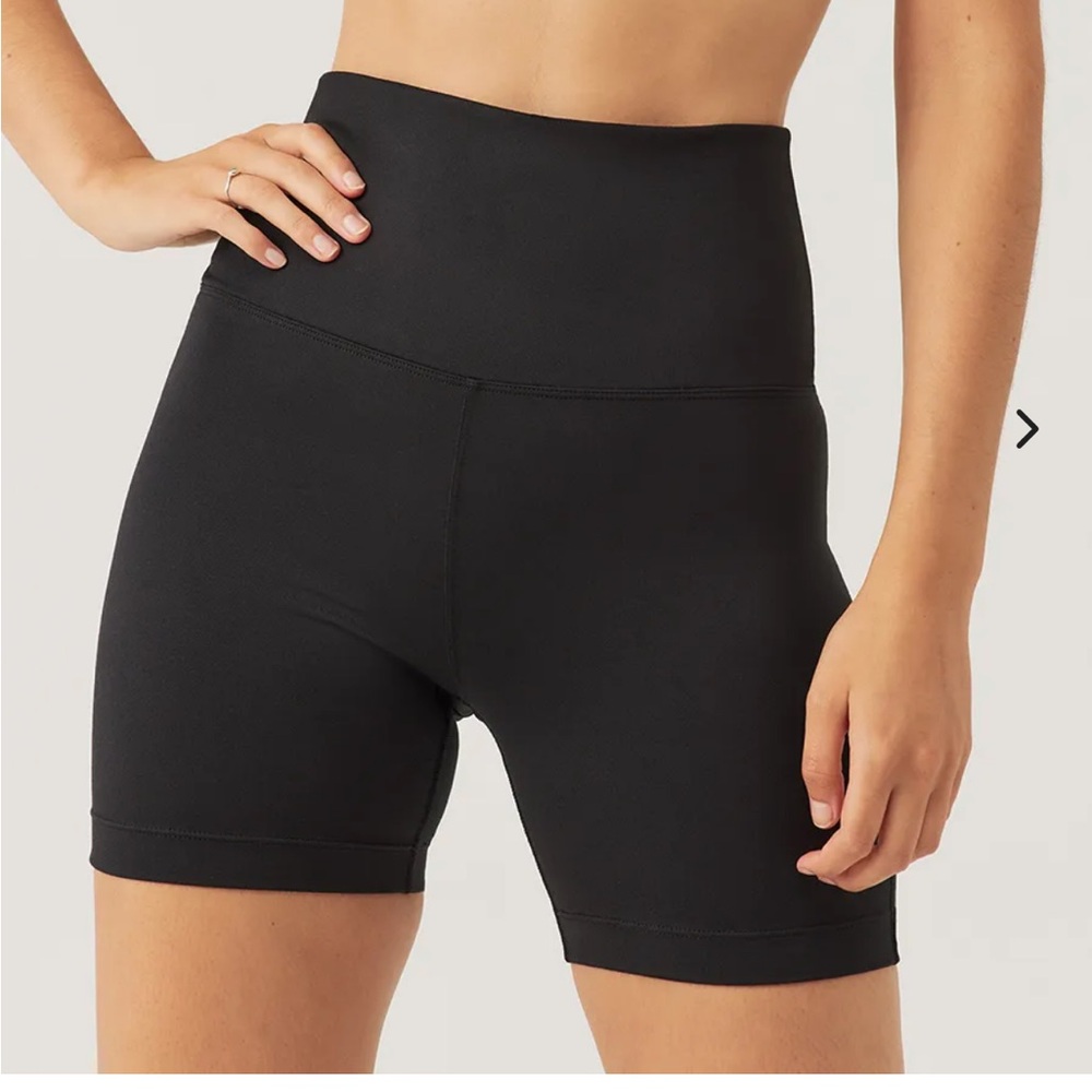 Outdoor Voices Freeform 5” Short